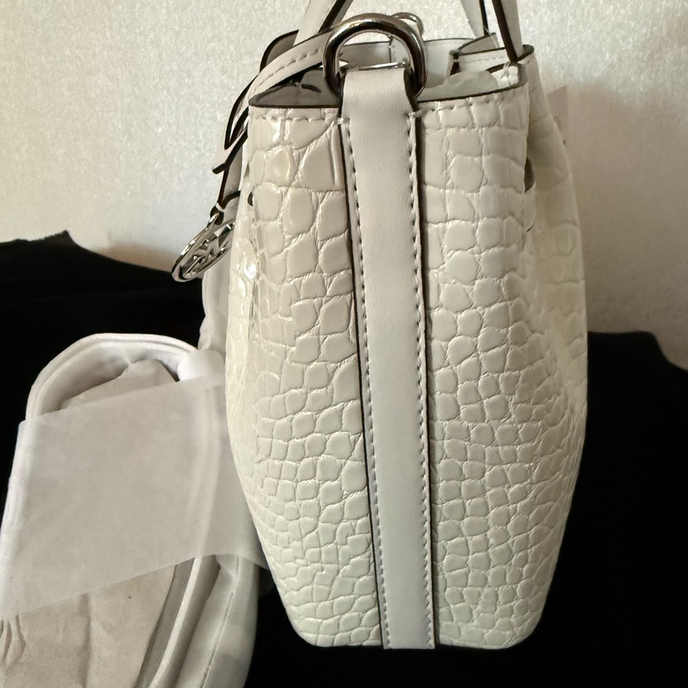🎊LAST WEEKEND 🎊Michael Kors Cream Croc-Embossed Satchel - Picture 7 of 8